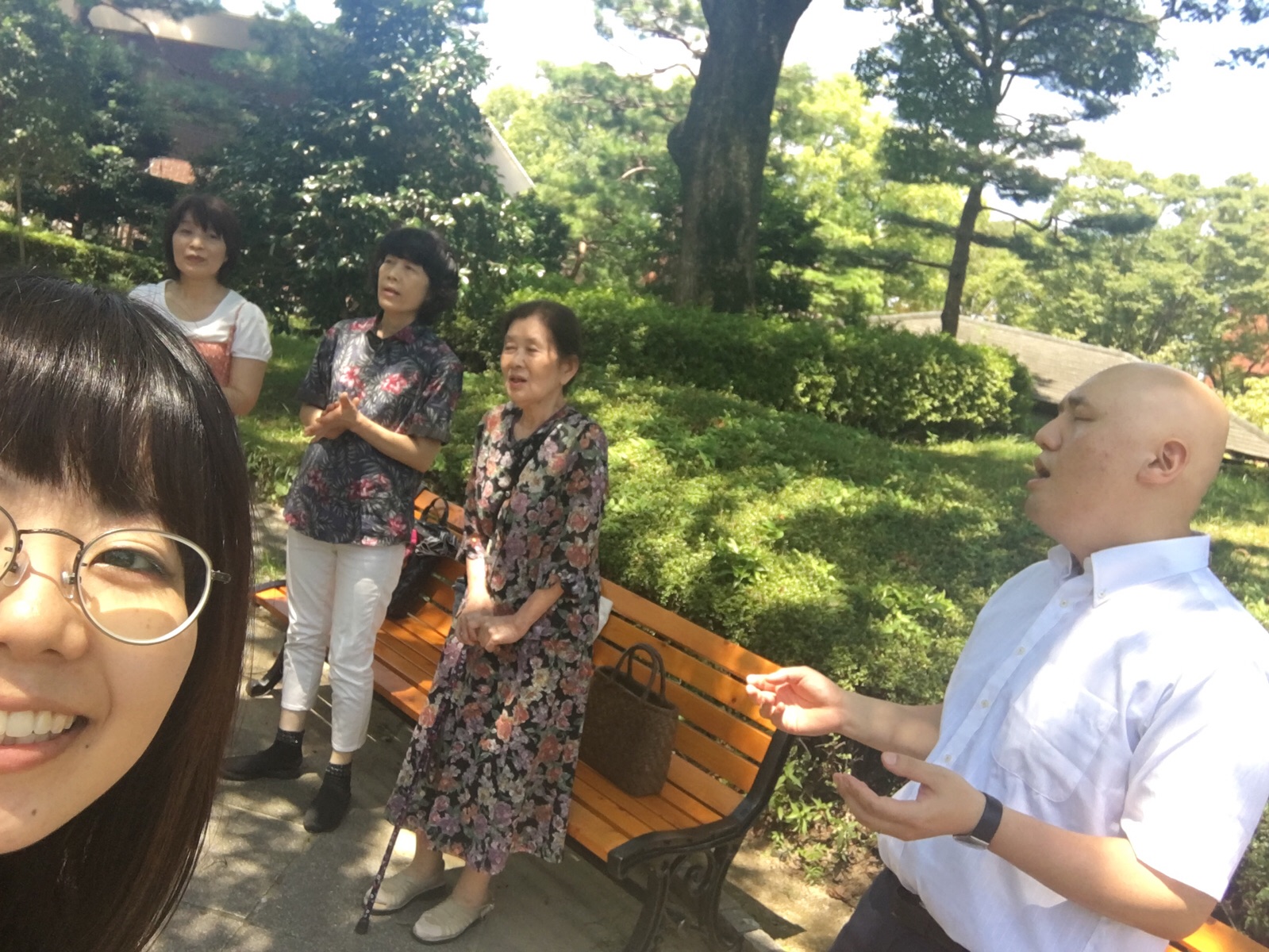 路上で