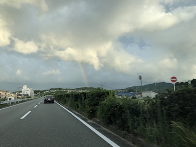 上空に